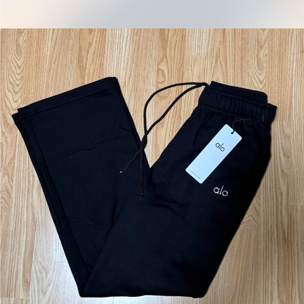 ALO Yoga Black Hoodie and Sweatpants Set - Picture 3 of 5